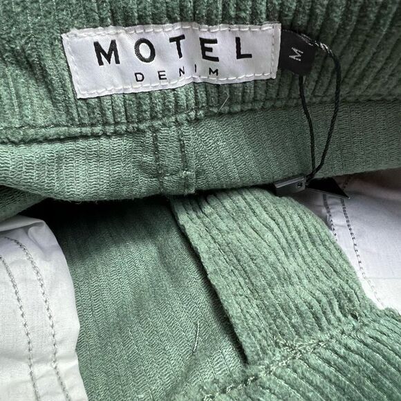 Women’s MOTEL BOOTLEG JEANS IN CORD FOREST GREEN Corduroy sz M/33L 31” Inseam - Picture 6 of 10